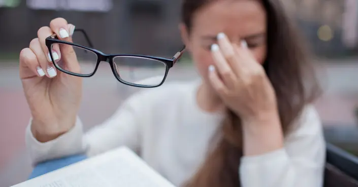 اكتشف أعراض ضعف النظر: دليل شامل لعلامات مشاكل الرؤية