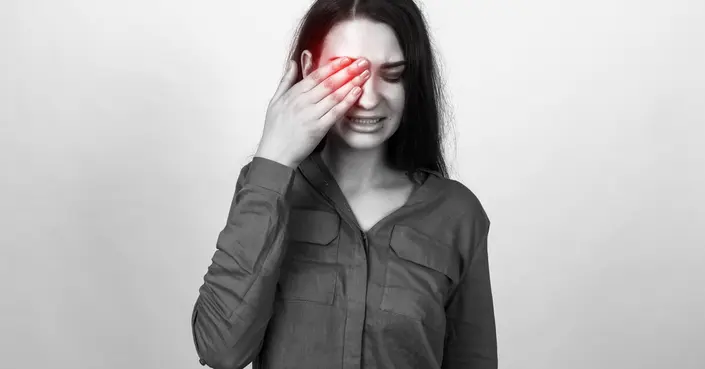 شلل العصب السادس: الأعراض، الأسباب، والعلاج الفعّال لتحسين حركة العين