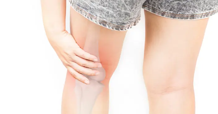 هل تشعر بتنميل في ساقك؟ اكتشف أسباب تنميل الرجل وكيف تتعامل معه