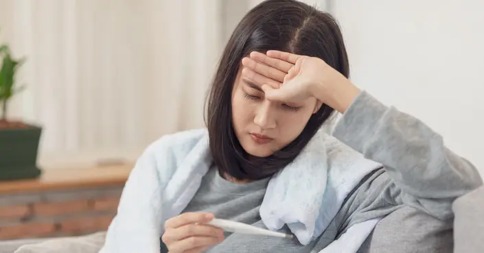 درجة حرارة الجسم الطبيعية وفقًا للمرحلة العمرية: دليل شامل لكل الأعمار