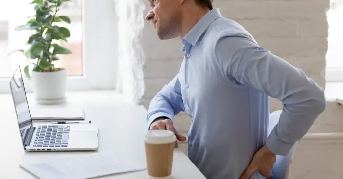 دليل شامل: أسباب ألم الكلى اليسرى وطرق علاجها الفعّالة