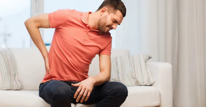 ألم الكلى المفاجئ: تعرف على الأسباب الشائعة ومتى تستشير الطبيب