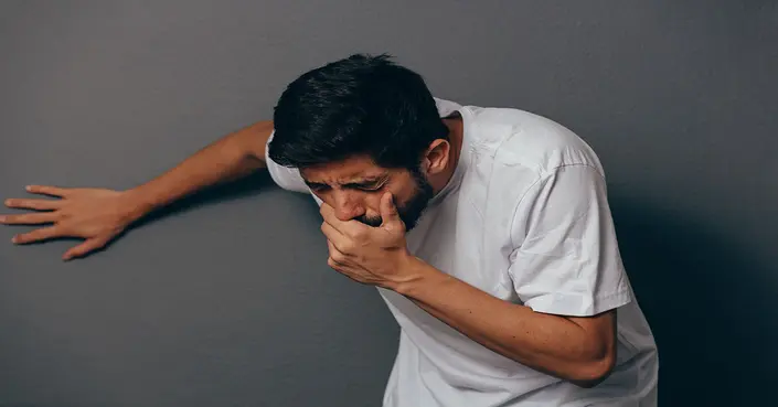 الاستفراغ الأصفر: ما هي أسبابه؟ وكيف تتعامل معه؟