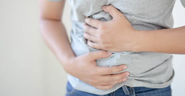 علاج التهاب المعدة بالأعشاب: دليلك الشامل لتهدئة معدتك طبيعيًا