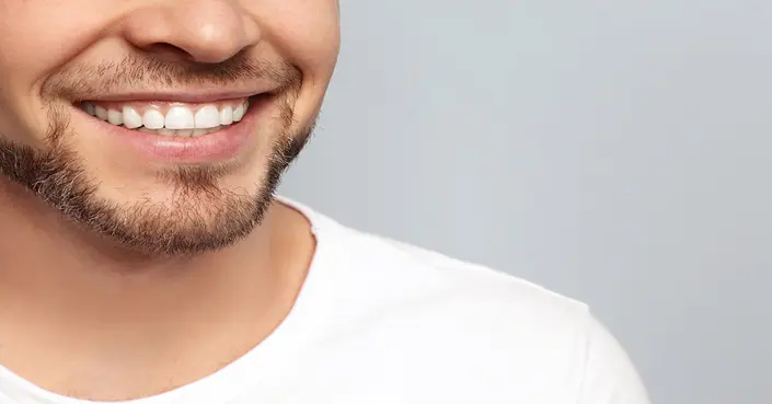 دليل شامل: أنواع الأسنان ووظائفها الأساسية وكيفية العناية بها