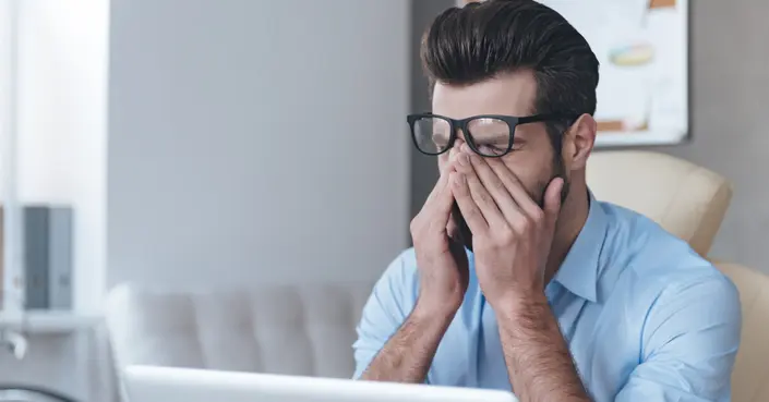 تعب عضلات العين: دليل شامل للأعراض، الأسباب، وطرق الوقاية الفعالة