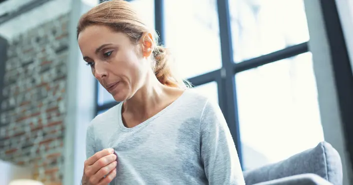 متى تنتهي أعراض سن اليأس؟ دليل شامل لفهم المدة والعوامل المؤثرة