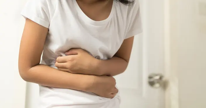 الدزنتري: هل هو معدٍ حقًا؟ كل ما تحتاج معرفته عن الزحار وطرق الوقاية