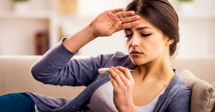 اكتشف أسباب سخونة الوجه: متى يكون الأمر طبيعيًا ومتى يستدعي القلق؟
