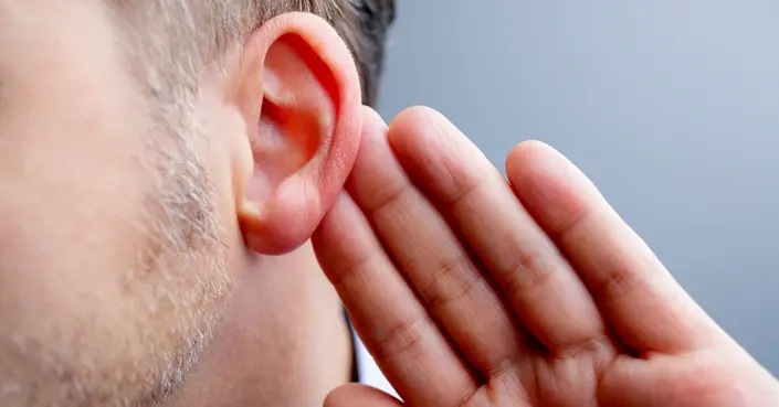اكتشف أسباب ضعف السمع المفاجئ: دليلك الشامل للحماية والعلاج