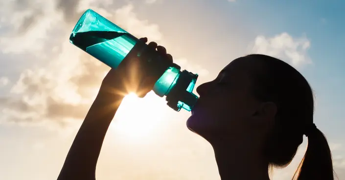 علاج جفاف الكلى: دليلك الشامل للأسباب، الأعراض، وطرق الوقاية