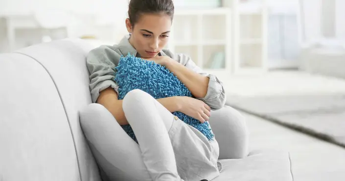 ما هو الهرمون المسؤول عن الاكتئاب؟ الحقيقة الكاملة وتأثير الهرمونات على المزاج