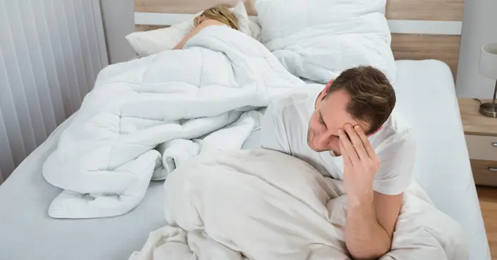 الغدة الدرقية والجنس: كشف العلاقة المعقدة وتأثيرها على حياتك الحميمة