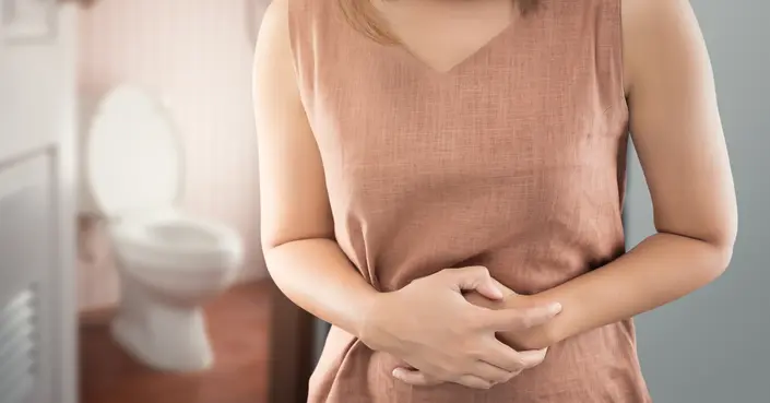 تقطير البول بعد التبول: دليل شامل لأسبابه، أعراضه، وطرق علاجه الفعالة