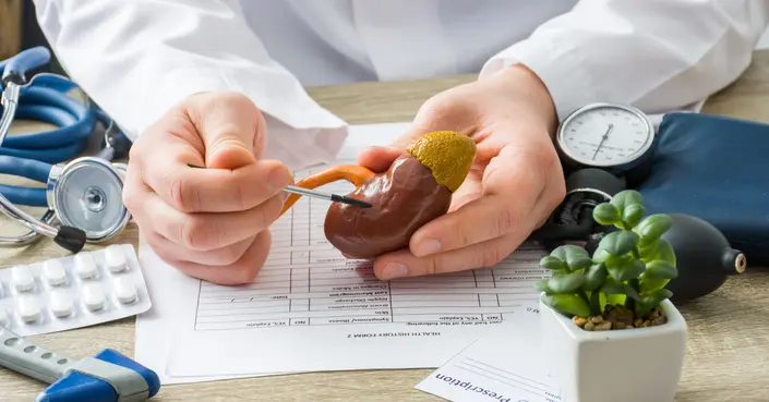 سرطان الغدة الكظرية: دليلك الشامل للأعراض، الأسباب، والعلاج