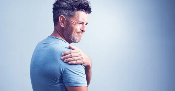 تمزق عضلات الكتف: دليل شامل للأسباب والأعراض والعلاج الفعال