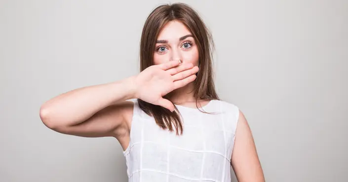 لماذا ينمو الشعر الزائد؟ أسباب الشعرانية عند النساء التي يجب أن تعرفيها