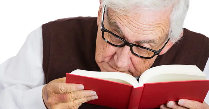 أسباب ثقب شبكية العين: دليل شامل لحماية بصرك