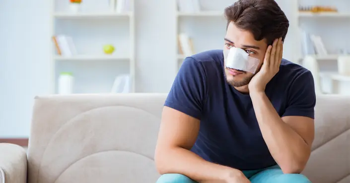 تجبير الأنف: كل ما تحتاج معرفته عن جبيرة الأنف ورعايتها