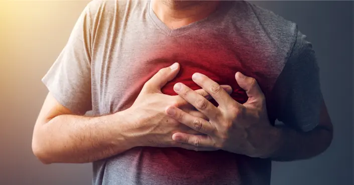 أعراض كهرباء القلب: علامات لا تتجاهلها ومتى يجب استشارة الطبيب