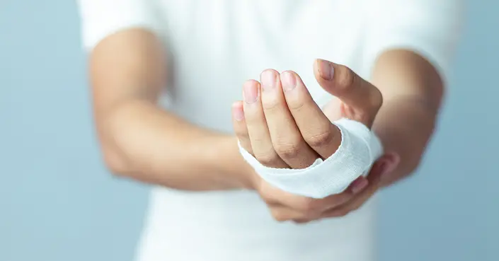 لا تتجاهل جروحك: دليل شامل لمضاعفات الجروح ومعوّقات التئامها