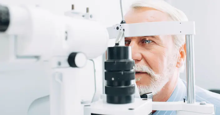 نزيف الشبكية: دليلك الشامل للأسباب، الأعراض، والعلاج الفعّال