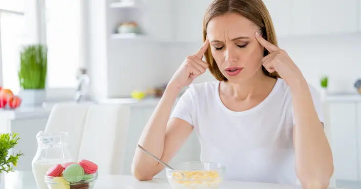 الصداع بعد الأكل: الأسباب الخفية وكيفية التخلص منه بفعالية