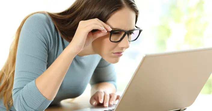 دليلك الشامل: أعراض قصر النظر وكيفية علاجه لاستعادة وضوح رؤيتك