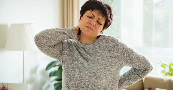 اكتشف أعراض نقص فيتامين د على العضلات: دليلك الشامل للقوة والصحة