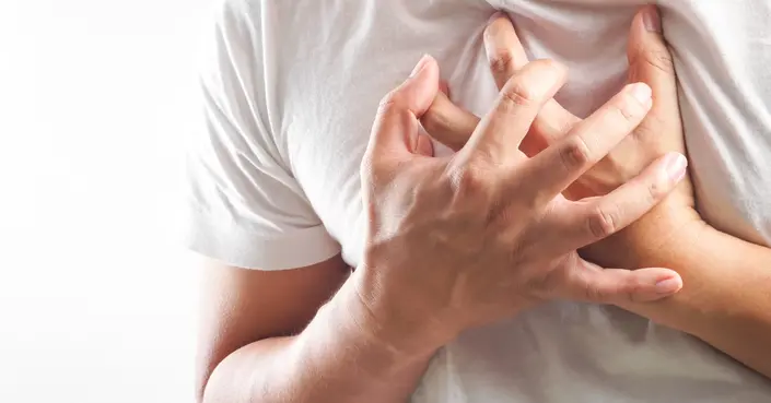 تشنج العضلات الصدرية: دليلك المتكامل لتخفيف الألم والعلاج الفعال