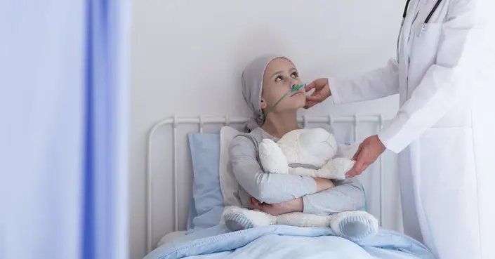 مدة علاج سرطان الدم عند الأطفال: دليل شامل للآباء والمراحل العلاجية