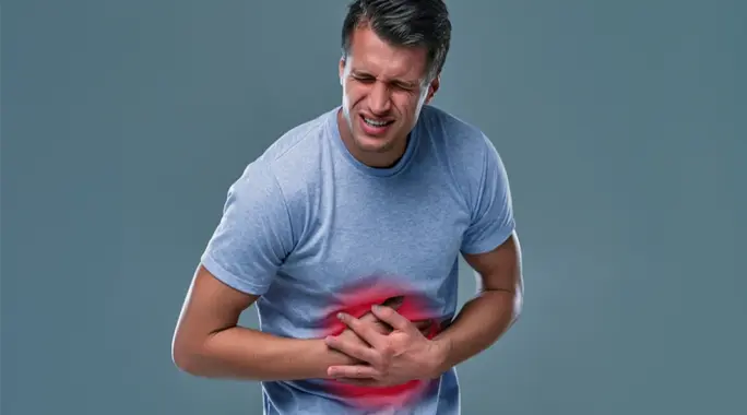 دليلك الشامل: علاج تقلصات البطن طبيًا ومنزليًا بفعالية