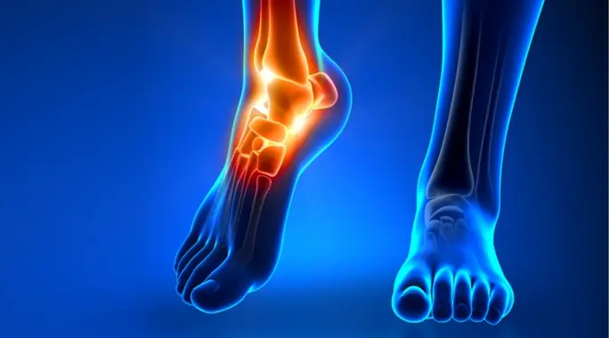 وداعاً لألم مفصل القدم: دليلك الشامل للأسباب، الأعراض والعلاجات الفعّالة