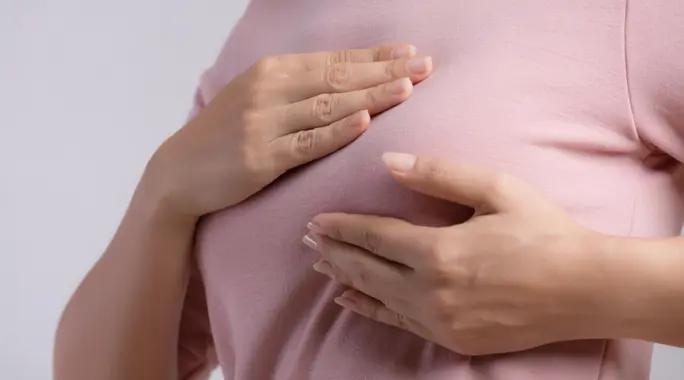 تغير لون الحلمتين قبل الدورة: دليل شامل للأسباب والعلاج