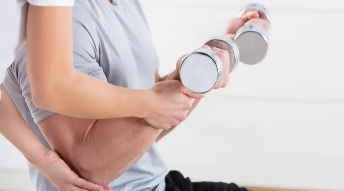 تمارين علاج طبيعي للكوع: دليلك الشامل لاستعادة قوة وحركة ذراعك