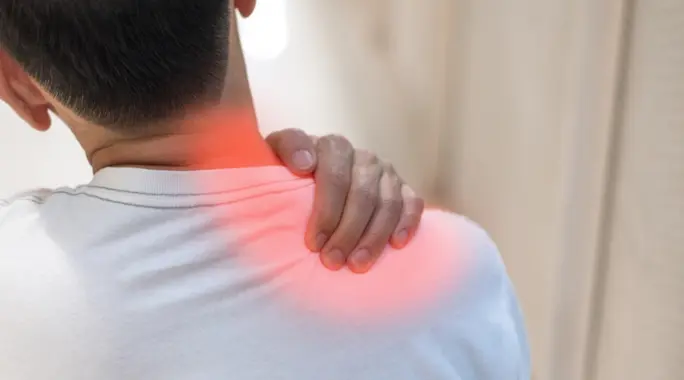 متلازمة مخرج الصدر: دليلك الشامل للأسباب، الأعراض، والتشخيص