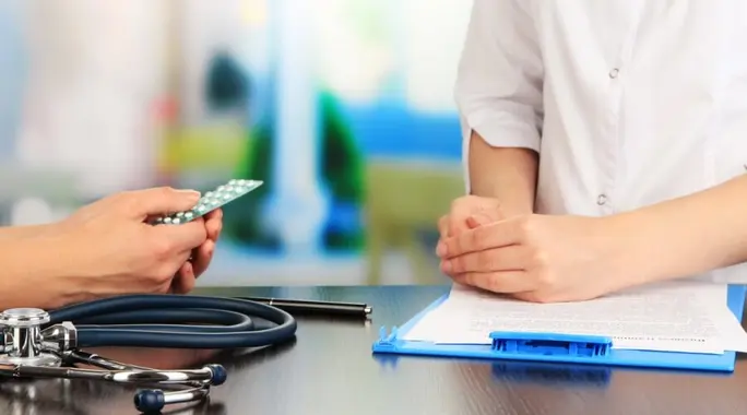 علاج الخصية المعلقة بدون جراحة: استكشاف الخيارات والفعالية