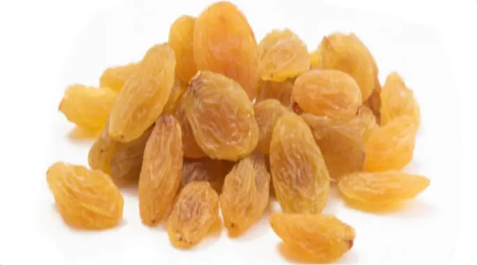 هل الزبيب سر زيادة الوزن الصحي؟ اكتشف فوائد الزبيب للتسمين وطرق استخدامه