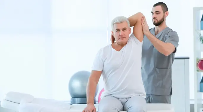 دليلك الشامل: العلاج الطبيعي بعد عملية القلب المفتوح لتعافٍ أسرع وحياة أفضل