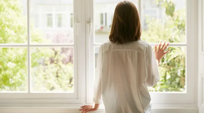 متلازمة الكوخ: كيف تتجاوز مشاعر العزلة والملل وتستعيد حيويتك؟