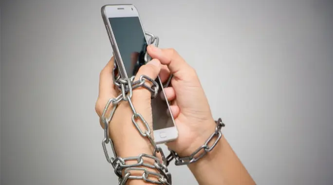 إدمان التكنولوجيا: فهم شامل لمخاطره وطرق التحرر منه