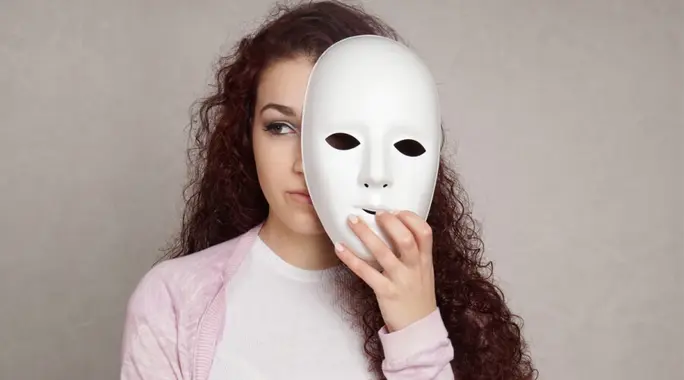 اضطراب الشخصية التمثيلي: فهم شامل لأسبابها، أعراضها، وطرق علاجها