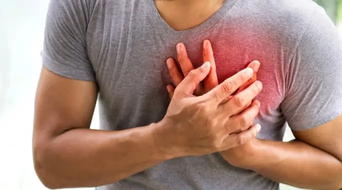 لماذا يخفق قلبك فجأة؟ فهم أسباب عدم انتظام ضربات القلب المفاجئ