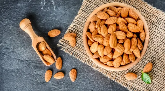 فوائد اللوز للقولون: دليلك الشامل لصحة هضمية أفضل