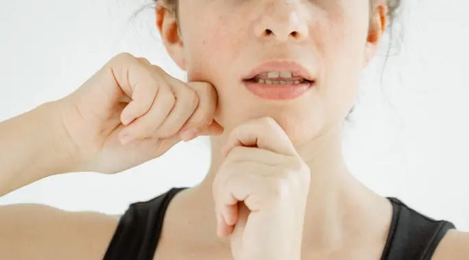 تمارين العصب السابع: دليلك الشامل لاستعادة قوة وجهك وابتسامتك