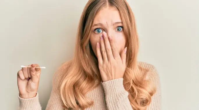 خروج سائل ذو رائحة كريهة من الأذن: دليلك الشامل للأسباب والعلاج