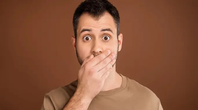 كيف تتخلص من رائحة اللعاب الكريهة؟ دليلك الشامل لأسبابها وحلولها الفعالة