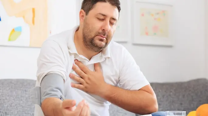 أعراض ارتفاع ضغط الدم عند الشباب: علامات صامتة يجب أن تعرفها!