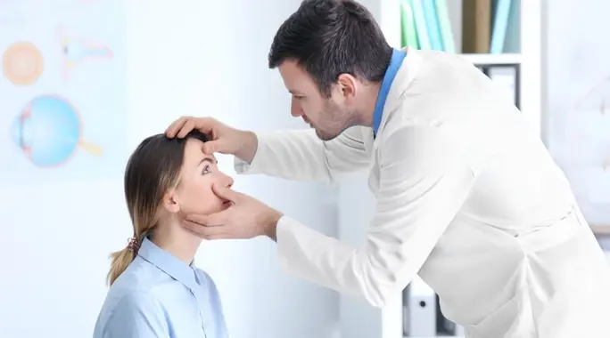 انسداد مجرى الدمع للكبار: دليل شامل لعلاجه وخطوات الوقاية