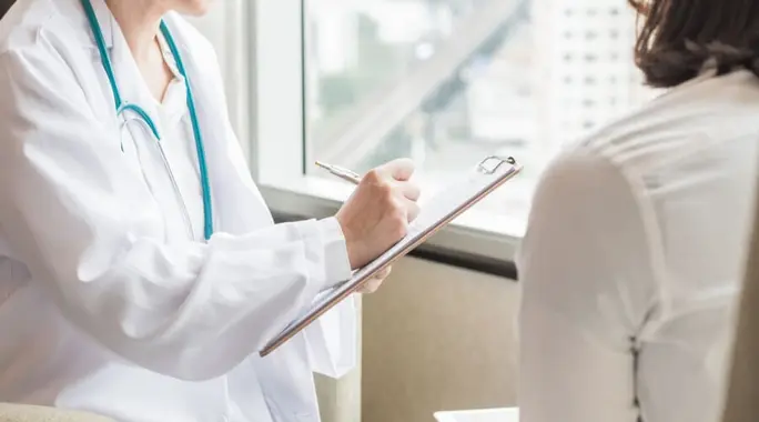 سلس البول الإلحاحي: دليلك الشامل لفهم الأسباب، الأعراض، والخيارات العلاجية